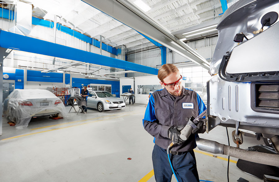 collision repair technican